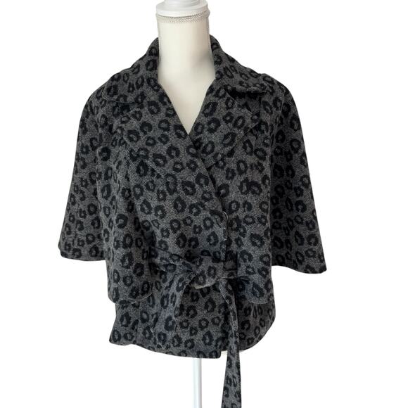 A. BYER Gray Leopard Print Belted Cape Jacket Soft and Cozy - Picture 1 of 12